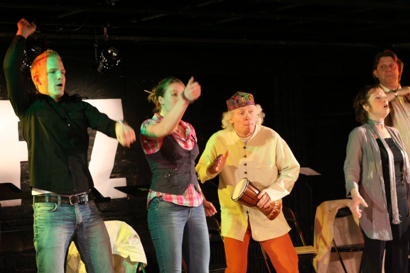 Szene aus Benefiz - Jeder rettet einen Afrikaner