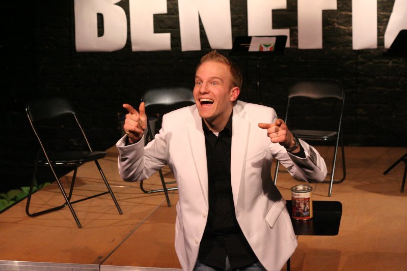 Szene aus Benefiz - Jeder rettet einen Afrikaner