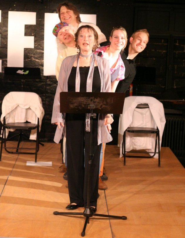 Szene aus Benefiz - Jeder rettet einen Afrikaner