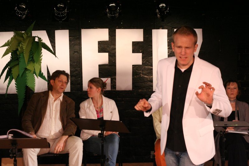 Szene aus Benefiz - Jeder rettet einen Afrikaner