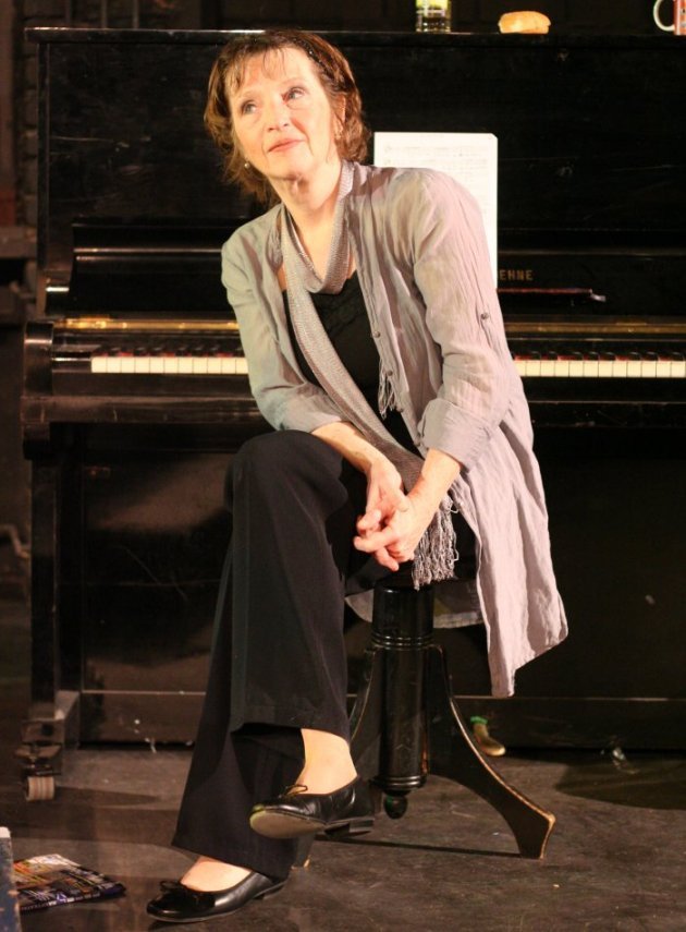 Szene aus Benefiz - Jeder rettet einen Afrikaner