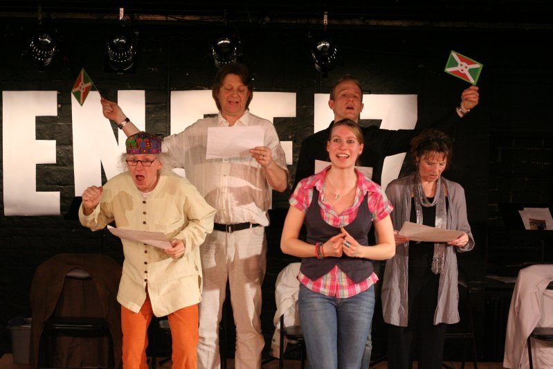 Szene aus Benefiz - Jeder rettet einen Afrikaner