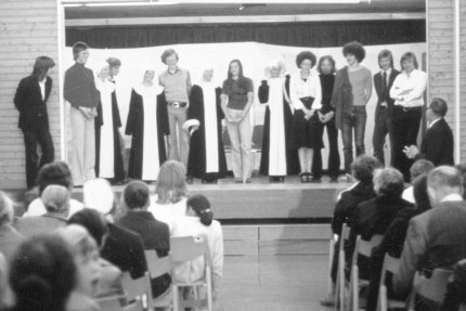 Szene aus Zwei Hauben und eine Posaune